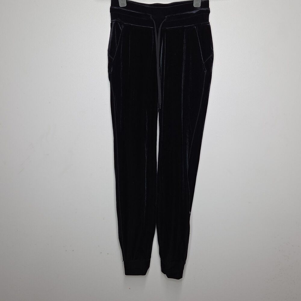 Lululemon Womens 2 Black Velvet High Rise Drawstring Cuffed Jogger Pants Lounge